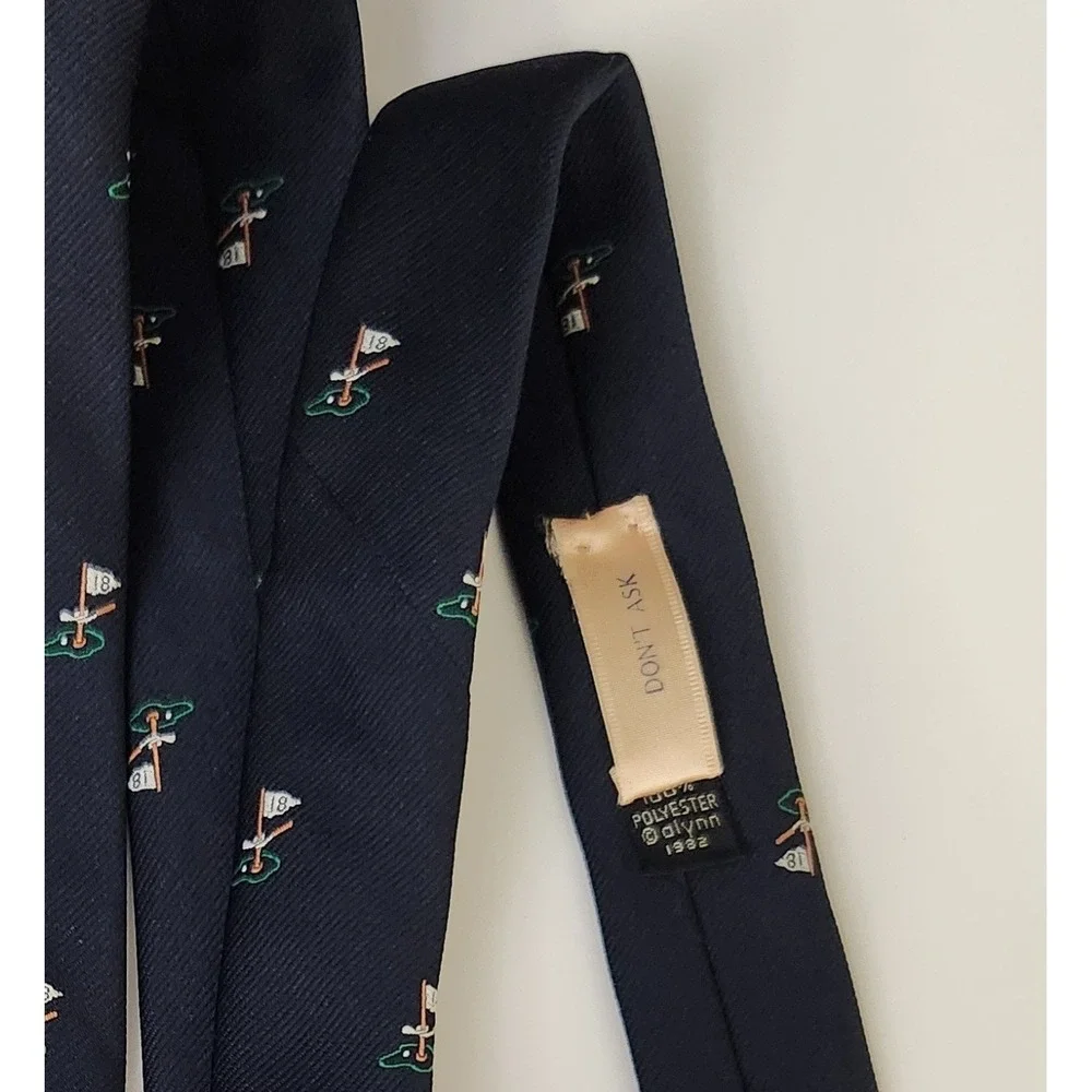 Vintage 1982 Alynn Neckware Navy Blue Novelty 18th Hole Golf Tie 